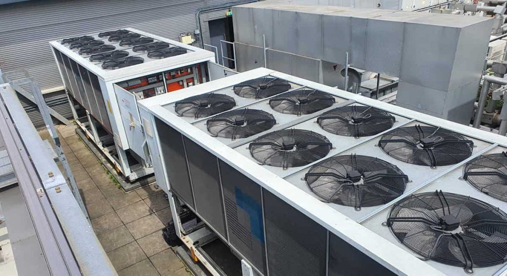 بررسی چیلر تراکمی آب خنک و هوا خنک در اقلیم‌های خشک ایران